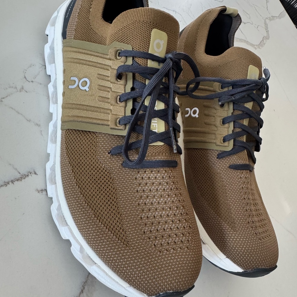 Brand new On Cloud Men's Brown and white Athletic Shoes